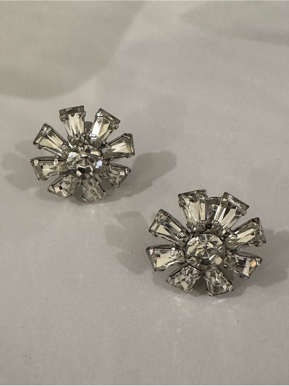 Vintage Screw Post Earrings 9 Stone Round Center Oblong Surround Stunning VTG